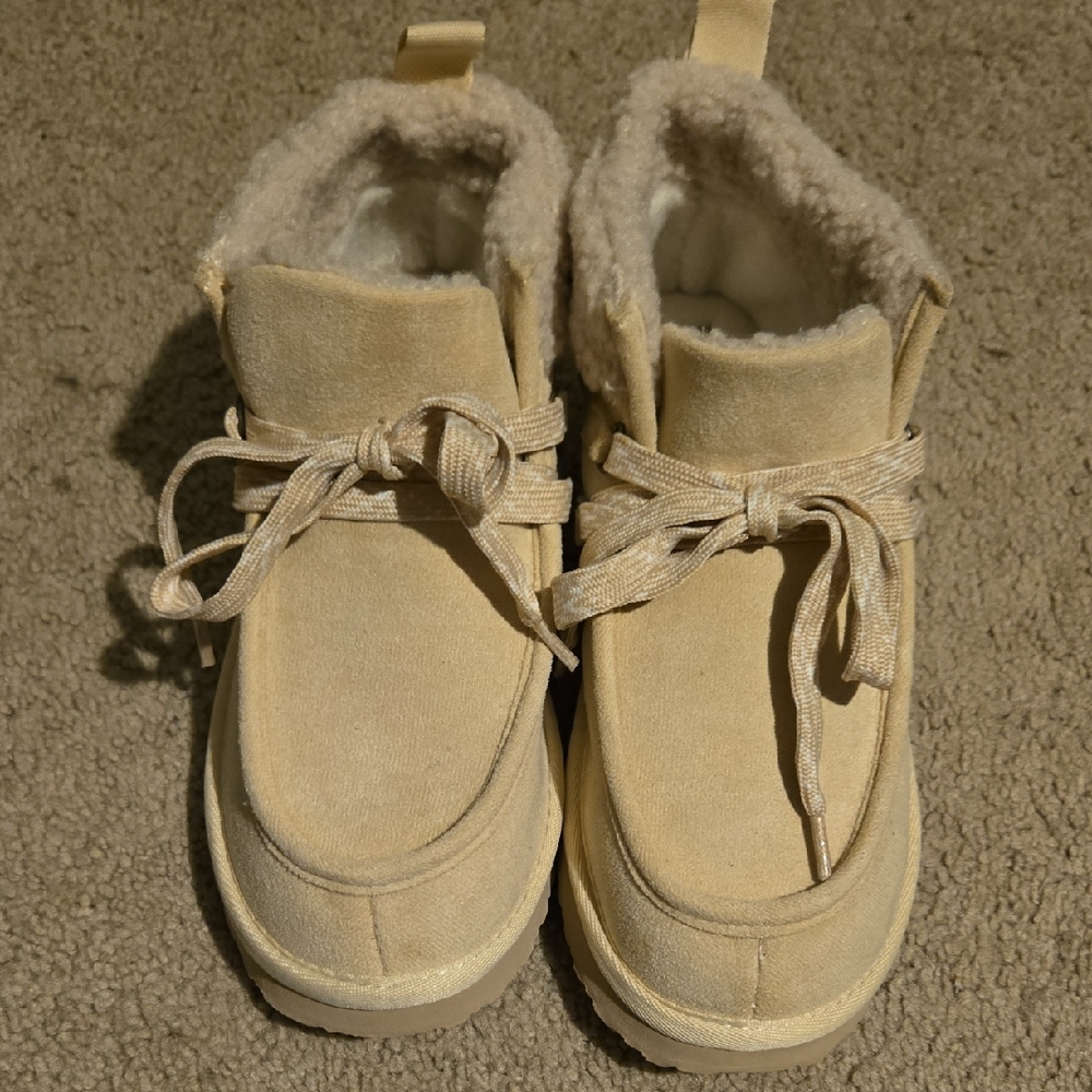 Very G Cream Ankle Boots with Fur Lining Size 7